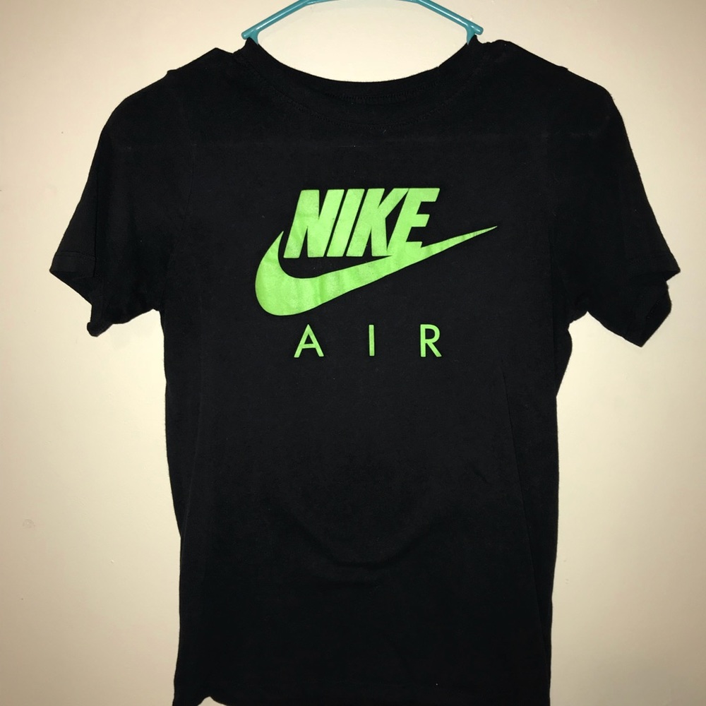 Boys Nike shirt size medium